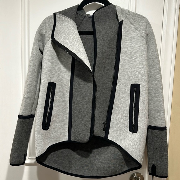 Elige Tahari sport - Picture 1 of 5